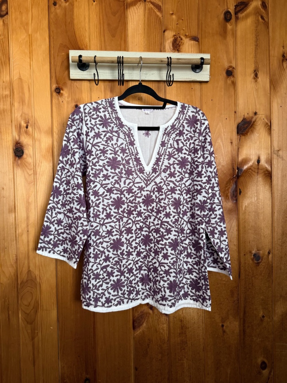 Embroidered Floral V-Neck Tunic Top - White & Mauve